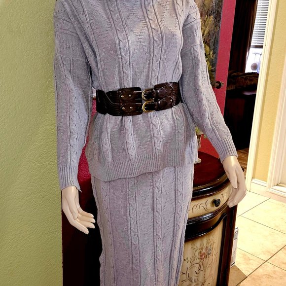 Women's Turtle Neck Seater with Long Skirt all Cable Knit. W/Belt Included M/L - Picture 1 of 9